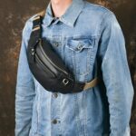 Grande sacoche banane cuir noir homme avec ceinture contrastante - Beige